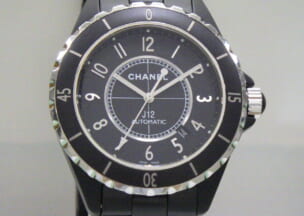 シャネル J12 42マットブラックセラミック 時計の正面