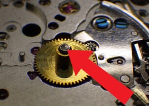 フランク・ミュラー ロングアイランドRELIEF 秒針が無いため矢印で指した分針車はキャップが付けられています。