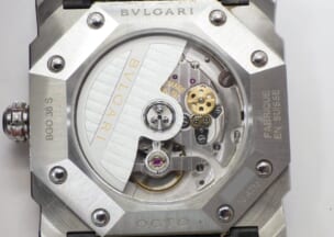 ブルガリ オクト ソロテンポ 搭載しているCal.BVL191は裏蓋ガラスから透かして見られます。