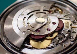ロレックス オイスターパーペチュアルデイトジャスト パーペチュアル機構。1930年頃に発明された当時は360°回転するローターが画期的だったそうです。