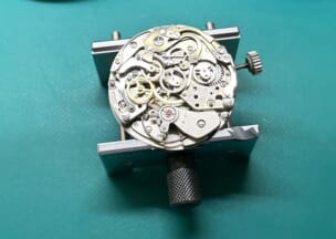 ブライトリング ダトラ クロノグラフ受けを外したところです｡