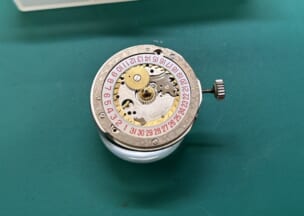 ブライトリング ダトラ 画像3 針・ダイヤルを取り外した状態