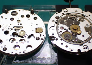 ベル＆ロス BR 03-94 B-R 42.0 モジュール（クロノグラフ）とベースムーブメント。
