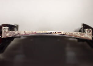 シャネル J12 33MM こちらは裏蓋側面です､こちらも汚れがこびりついてます