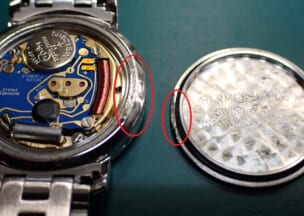 エルメス クリッパーナクレ ムーブ側にはすぐ近くにコイルがあり､開ける際に勢い余って触ってしまうと故障の原因となります｡
