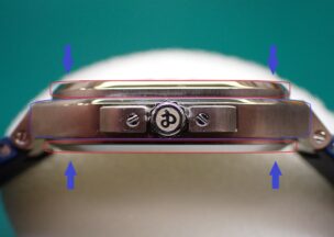 ベル&ロス BR-05 ブルースチール サイドビューもきれいです。ネジが上下から締められる事によりしっかり固定されます。